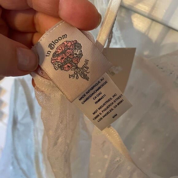 IN BLOOM | white bridal lingerie and robe combo M NWT - Picture 14 of 16